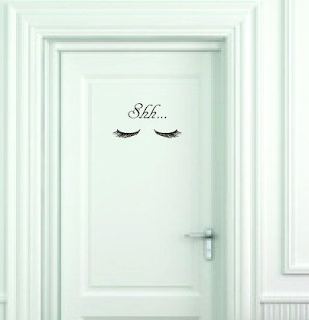Hiasan pintu kamar dari sticker
