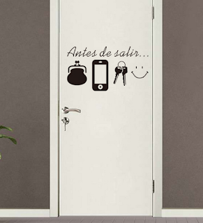 Hiasan pintu kamar dari sticker