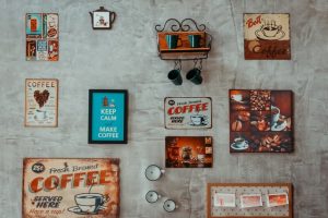 cara membuat hiasan dinding kamar dari kertas kado simple